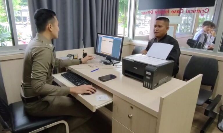 ဘတ် ၉,၀၀၀ ကောက်ရပေမယ့် ပိုင်ရှင် အခက်အခဲ ဖြစ်မှာစိုးလို့ ရဲစခန်းသို့ သွားအပ်တဲ့ ထိုင်းစစ်သား