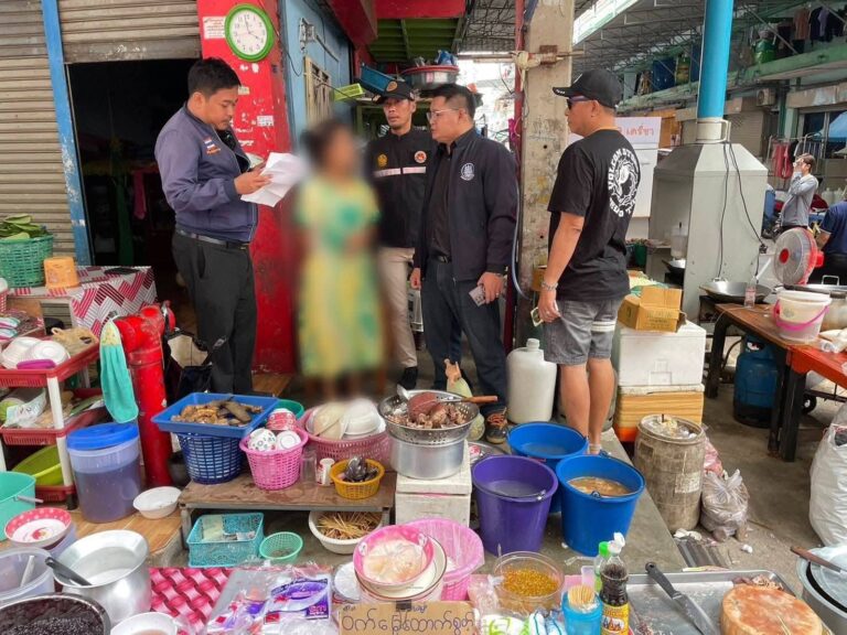 စမွတ်စခွန်နဲ့  မဟာချိုင်မှာ ဈေးဆိုင်တွေကို အဖွဲ့ပေါင်းစုံ ဝင်ရောက် စစ်ဆေး မြန်မာအပါ ဈေးသည် ၃ ဦးအဖမ်းခံရ